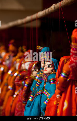 Puppen zum Verkauf im Shop; Jaipur, Rajasthan, Indien Stockfoto