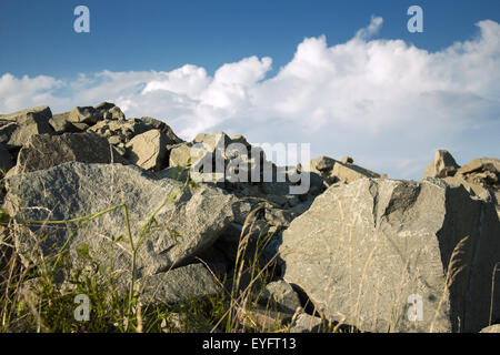 Blick hinter vom felsigen Gipfel Stockfoto