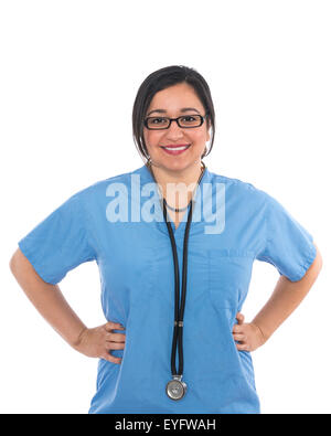 Junger Arzt/Krankenschwester gekleidet in Scrubs auf weißem Hintergrund Stockfoto
