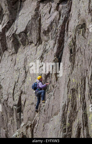 Kletterer am großen Giebel in der Lake District UK Klettern an der Tophet Wand Stockfoto