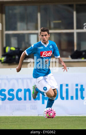 Trento, Italien. 24. Juli 2015. Jorginho (Napoli) Fußball: Vorsaison Freundschaftsspiel zwischen Napoli 5-2 Feralpi Salo Stadium Trento in Trento, Italien. © Maurizio Borsari/AFLO/Alamy Live-Nachrichten Stockfoto