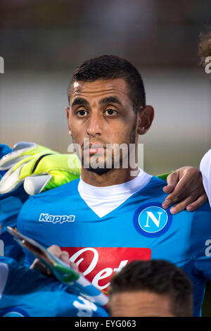 Trento, Italien. 24. Juli 2015. Faouzi Ghoulam (Napoli) Fußball: Vorsaison Freundschaftsspiel zwischen Napoli 5-2 Feralpi Salo Stadium Trento in Trento, Italien. © Maurizio Borsari/AFLO/Alamy Live-Nachrichten Stockfoto