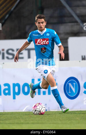 Trento, Italien. 24. Juli 2015. Jorginho (Napoli) Fußball: Vorsaison Freundschaftsspiel zwischen Napoli 5-2 Feralpi Salo Stadium Trento in Trento, Italien. © Maurizio Borsari/AFLO/Alamy Live-Nachrichten Stockfoto