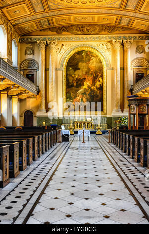 Das Innere der Kapelle von St. Peter & St Paul. Neoklassische Architektur, Grafik, bemalte Decke & Marmorboden, Greenwich, London Stockfoto