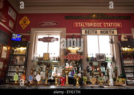 England, Cheshire, UK, Stalybridge, Railway Station Buffet Bar Interieur Stockfoto