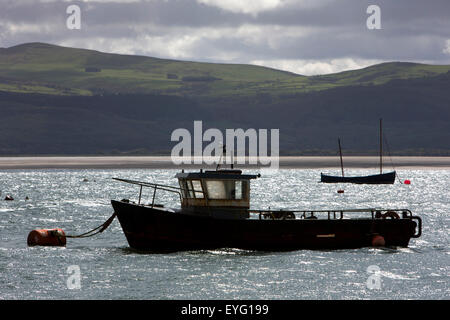 Großbritannien, Wales, Gwynedd, Aberdovey, Angelboote/Fischerboote vertäut im Dovey Mündung Stockfoto