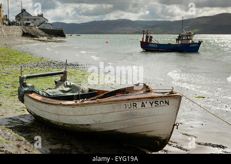 Aberdovey, Angelboot/Fischerboot, Gwynedd, Wales, UK Ausschreibung am Hafenstrand bei Ebbe Stockfoto