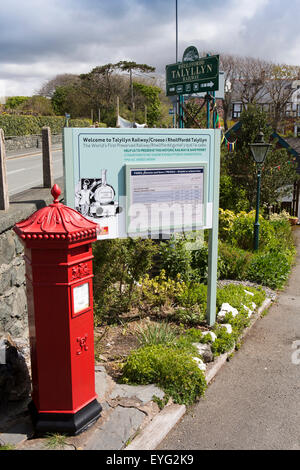 Großbritannien, Wales, Gwynedd, Towyn viktorianischen Penfold Säule Box Tal-y-Llyn Bahnhof Tywyn Wharf Station Stockfoto