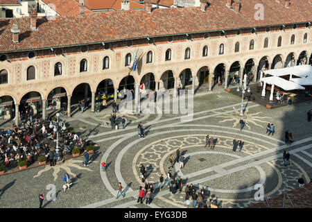 Italien Lombardei Vigevano Piazza Ducale und der Portikus von Bramantes Turm Stockfoto