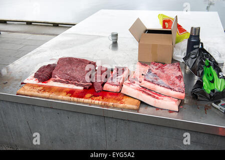Fleisch der Long-finned Grindwal, globicephala Melas, oder schleifen Sie Wale auf einer in Tórshavn auf den Färöern Stockfoto