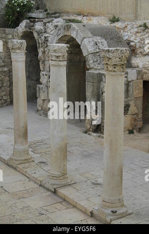 Reste der byzantinischen Cardo, erbaut von Kaiser Justinian im 6. Jahrhundert, das jüdische Viertel der Altstadt von Jerusalem Stockfoto