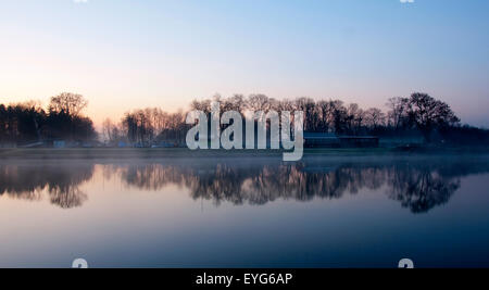 Sonnenaufgang auf dem Fluss Trent bei Sonnenaufgang, Colwick Nottingham England UK Stockfoto