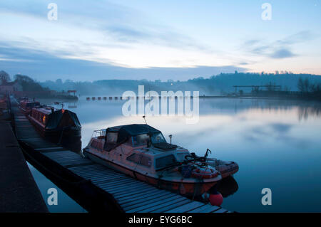 Winter-Sonnenaufgang am Beeston Marina in Nottingham, Nottinghamshire, England UK Stockfoto