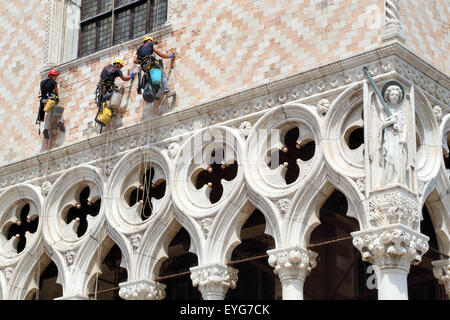 Restaurierungsarbeiten am Palazzo Ducale (Dogenpalast), Piazza San Marco, Venedig Stockfoto