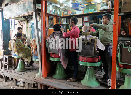 Friseurgeschäft in Hogg Markt, Kolkata, Westbengalen, Indien Stockfoto