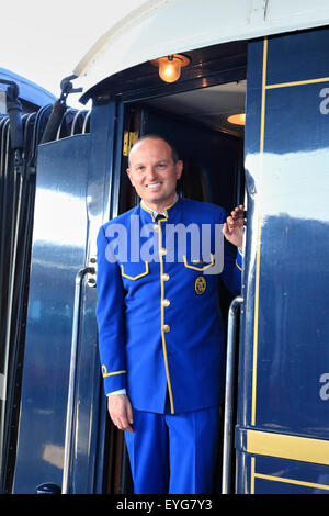 Der Venice Simplon-Orient-Express Luxus Zug am Bahnhof von Venedig. Stockfoto