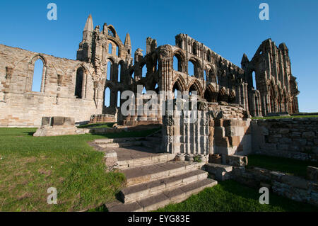 Frühen Wintermorgen in den Ruinen von Whitby Abbey, North Yorkshire England UK Stockfoto