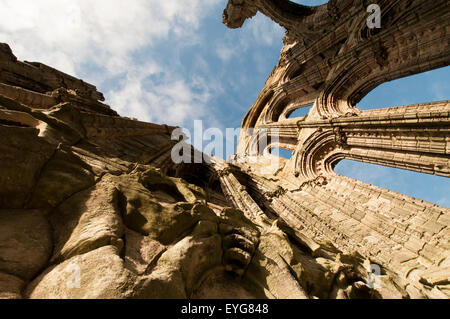 Frühen Wintermorgen in den Ruinen von Whitby Abbey, North Yorkshire England UK Stockfoto