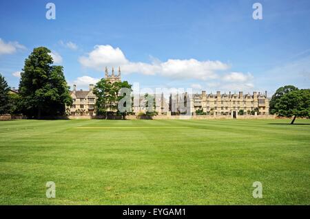 Blick auf Merton College und Merton Kapelle gesehen über Merton Feld, Oxford, Oxfordshire, England, Vereinigtes Königreich, West-Europa. Stockfoto