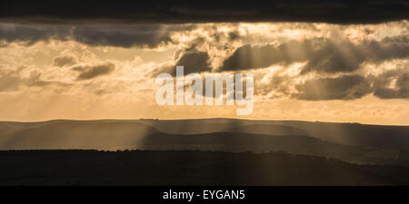 Abendlicht über die Long Mynd in South Shropshire, gesehen aus Braun Clee Hill, England. Stockfoto