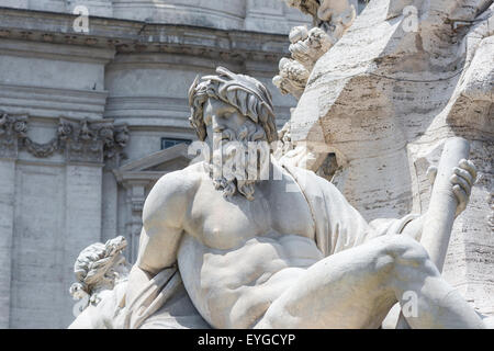 Piazza Navona Rom, Detail von Berninis Brunnen der vier Ströme (Fontana dei Quattro Fiumi) auf der Piazza Navona, Centro Storico, Rom, Italien. Stockfoto