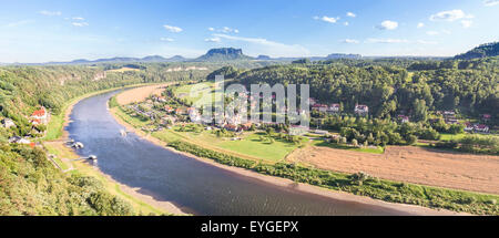 Panorama Blick auf Rathen und Elbe River vom Bastei, Deutschland Stockfoto