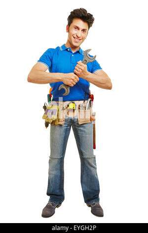Handwerker mit großen Schraubenschlüssel und Werkzeug Gürtel isoliert auf weißem Hintergrund Stockfoto