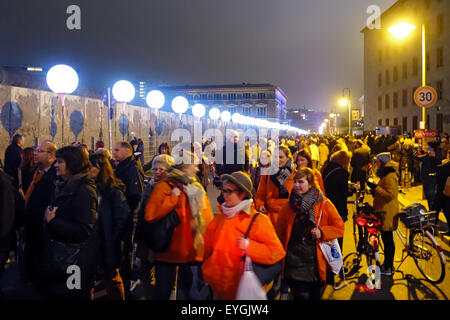 Berlin, Deutschland, Lichtinstallation Licht Grenzen an den 25. Jahrestag der Berliner Mauer Stockfoto