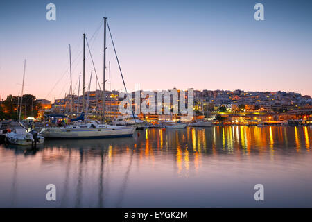 Segelboote im Yacht Club in Mikrolimano Marina in Athen, Griechenland Stockfoto