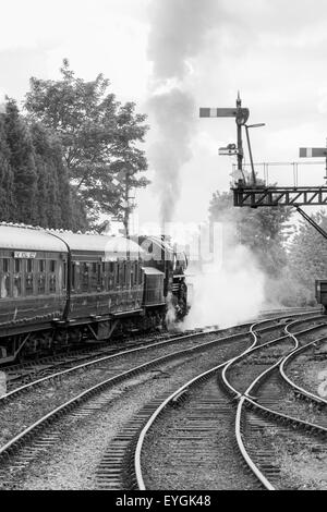 Das Royal Scot-Dampfzug will abgehen bei Severn Valley Railway in Bridgnorth, Shropshire Stockfoto
