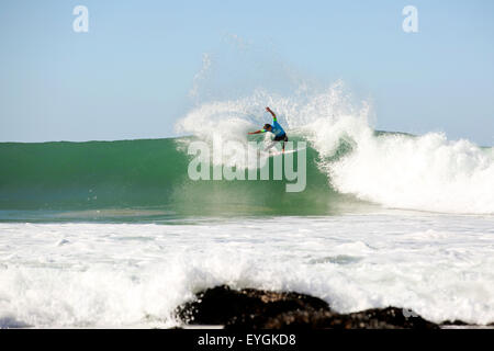 Australische surfer Julian Wilson Surfen eine Welle während der 2015 Jeffreys Bay, Südafrika Stockfoto