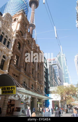 Shopper und mittags Büroangestellte in Sydneys Pitt Street, der Haupteinkaufsstraße und Verkaufsfläche in der Innenstadt, Sydney. Stockfoto