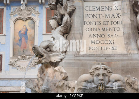 Rom Italien Architektur, Detail der Pantheon Springbrunnen in der Piazza della Rotonda im Centro Storico Gegend in Rom, Italien. Stockfoto