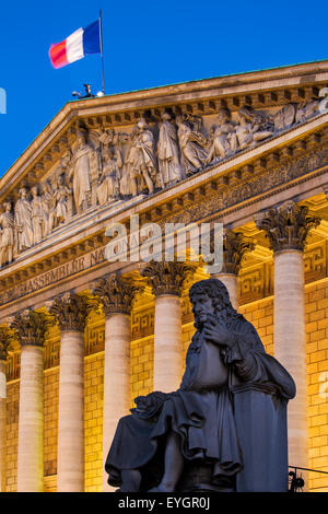 Abend unter Jean-Baptiste Colbert Statue und die Asselmblee Nationale, Paris, Frankreich Stockfoto