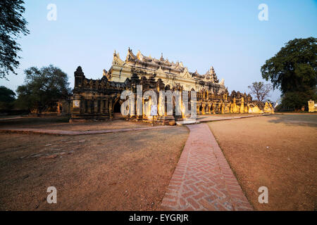 Bon Zan Kloster - Inwa Ava, Sonnenuntergangszeit, Burma Stockfoto