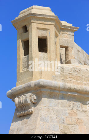 Eine traditionelle maltesische Wachturm am Fort St. Elmo in Valletta, Malta Stockfoto