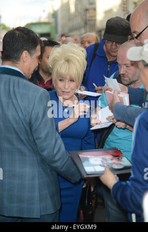 Promis kommen für nur Jim Dale Show im Londoner Varieté Theater mit: Barbara Windsor wo: London, Vereinigtes Königreich bei: 28. Mai 2015 Stockfoto