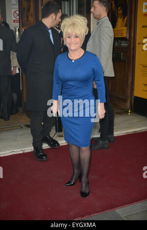 Promis kommen für nur Jim Dale Show im Londoner Varieté Theater mit: Barbara Windsor wo: London, Vereinigtes Königreich bei: 28. Mai 2015 Stockfoto