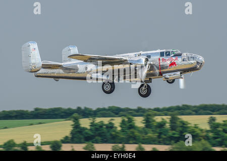 Von Red Bull" der Flying Bulls B-25 Mitchell Bomber Stockfoto