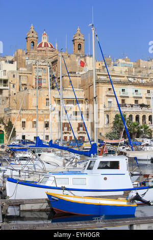 Yachten und Motorboote in Vittoriosa Marina in Birgu, Malta Stockfoto