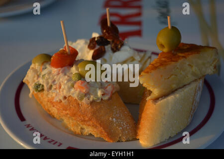 Auswahl an Pinchos Españoles bei Lizarran Resturant, Javea, Alicante Spanien Stockfoto