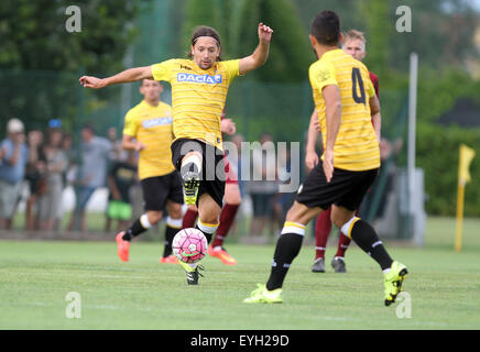 Udine, Italien. 29. Juli 2015. Udinese Mittelfeldspieler Manuel Iturra während der freundlichen Vorsaison Fußballspiels Udinese Calcio V Clodiense am 29. Juli 2015 im Bruseschi Trainingscenter in Udine, Italien. Bildnachweis: Andrea Spinelli/Alamy Live-Nachrichten Stockfoto