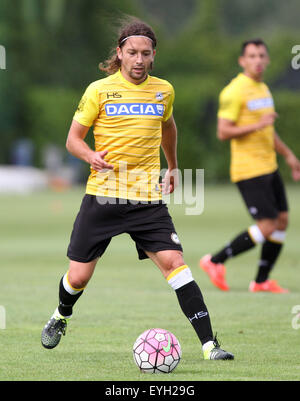 Udine, Italien. 29. Juli 2015. Udinese Mittelfeldspieler Manuel Iturra während der freundlichen Vorsaison Fußballspiels Udinese Calcio V Clodiense am 29. Juli 2015 im Bruseschi Trainingscenter in Udine, Italien. Bildnachweis: Andrea Spinelli/Alamy Live-Nachrichten Stockfoto