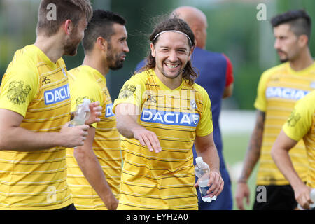 Udine, Italien. 29. Juli 2015. Udinese Mittelfeldspieler Manuel Iturra während der freundlichen Vorsaison Fußballspiels Udinese Calcio V Clodiense am 29. Juli 2015 im Bruseschi Trainingscenter in Udine, Italien. Bildnachweis: Andrea Spinelli/Alamy Live-Nachrichten Stockfoto