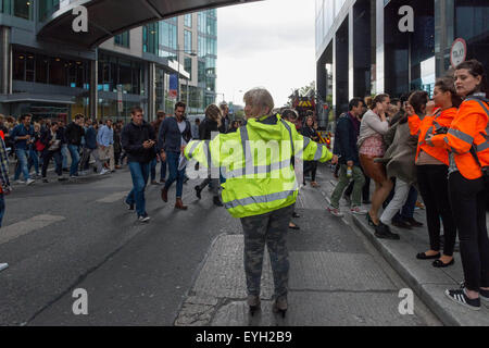 Dublin, Irland. 29. Juli 2015. Brandschutzübung im Google HQ in Barrow Street in Dublin Silicon Docks erfolgte heute Nachmittag durch Dublin Feuerwehr Incident Command Unit Scania P230 © Velar Grant/ZUMA Draht/Alamy Live News Stockfoto