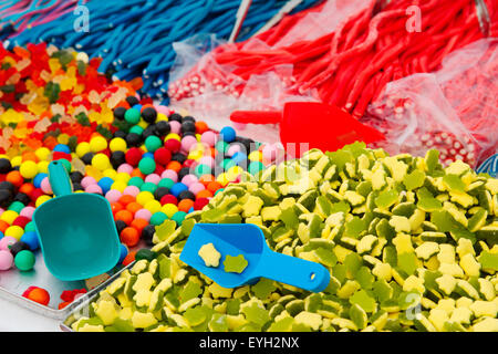 Auswahl an Süßigkeiten zum Verkauf Stockfoto