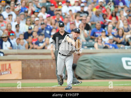 27. Juli 2015: New York Yankees dritte Baseman Chase Headley #12 bei einem MLB-Spiel zwischen den New York Yankees und die Texas Rangers am Globe Life Park in Arlington, TX New York Texas besiegt 6-2 Stockfoto