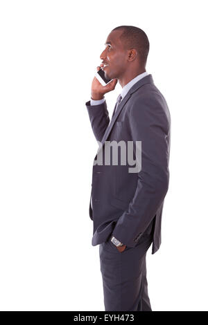 Porträt eines jungen afrikanischen amerikanischen Geschäftsmannes einen Handy-Anruf - Menschen mit schwarzer Hautfarbe Stockfoto