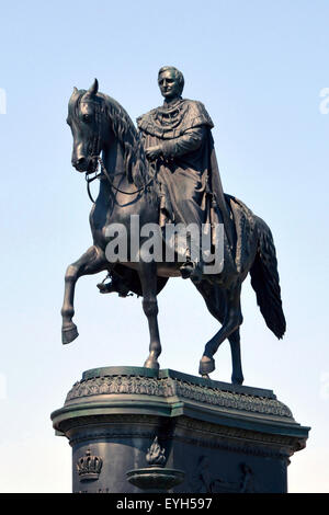 Reiterstandbild des sächsischen Königs Johann auf dem Theaterplatz in Dresden. Stockfoto