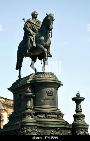 Reiterstandbild des sächsischen Königs Johann auf dem Theaterplatz in Dresden. Stockfoto